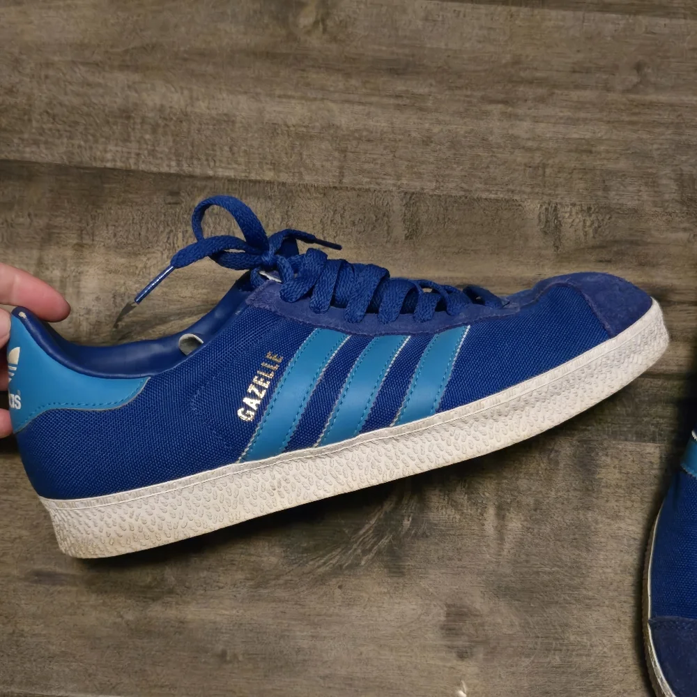 adidas Men's Blue Retro Training Sneakers